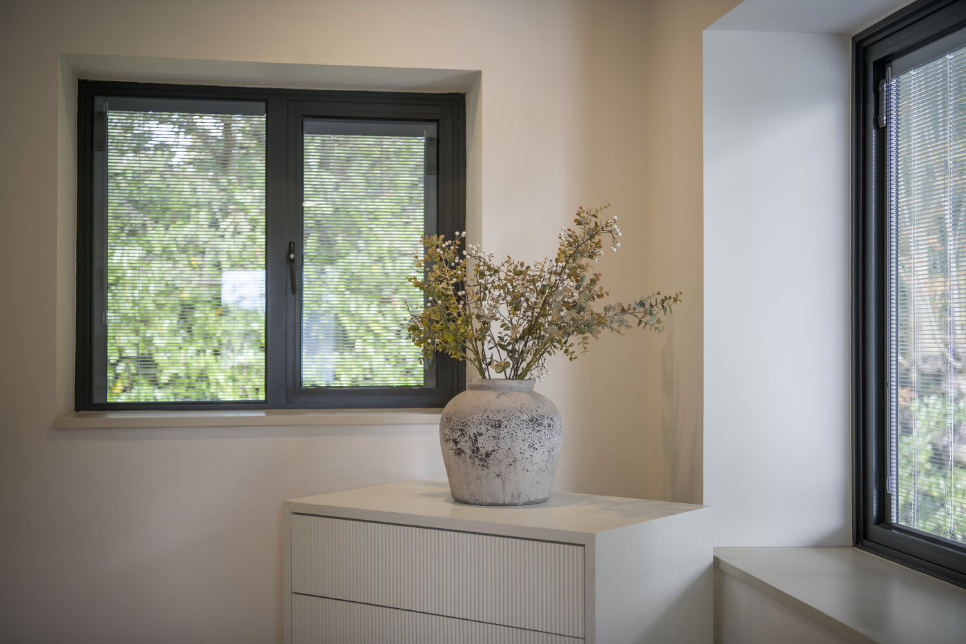 Integral blind fitted inside a dark framed window